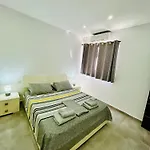 Cosy Seaside Apt, 200m From The Seafront Lägenhet