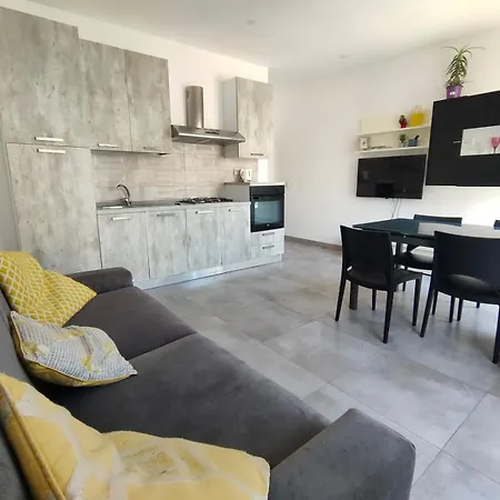 Cosy Seaside Apt, 200m From The Seafront Lägenhet *