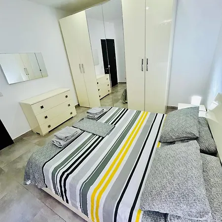 Apartment Cosy Seaside Apt, 200m From The Seafront Gzira