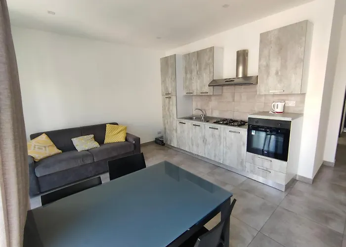 Cosy Seaside Apt, 200m From The Seafront דירה *