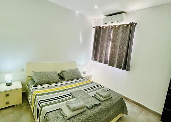 Cosy Seaside Apt, 200m From The Seafront דירה